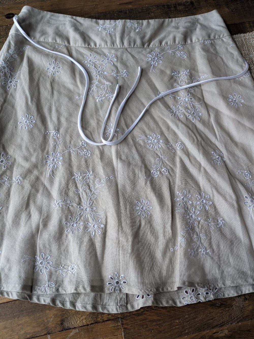My Michelle tan white embroidered cottage skirt size 13/14 #304